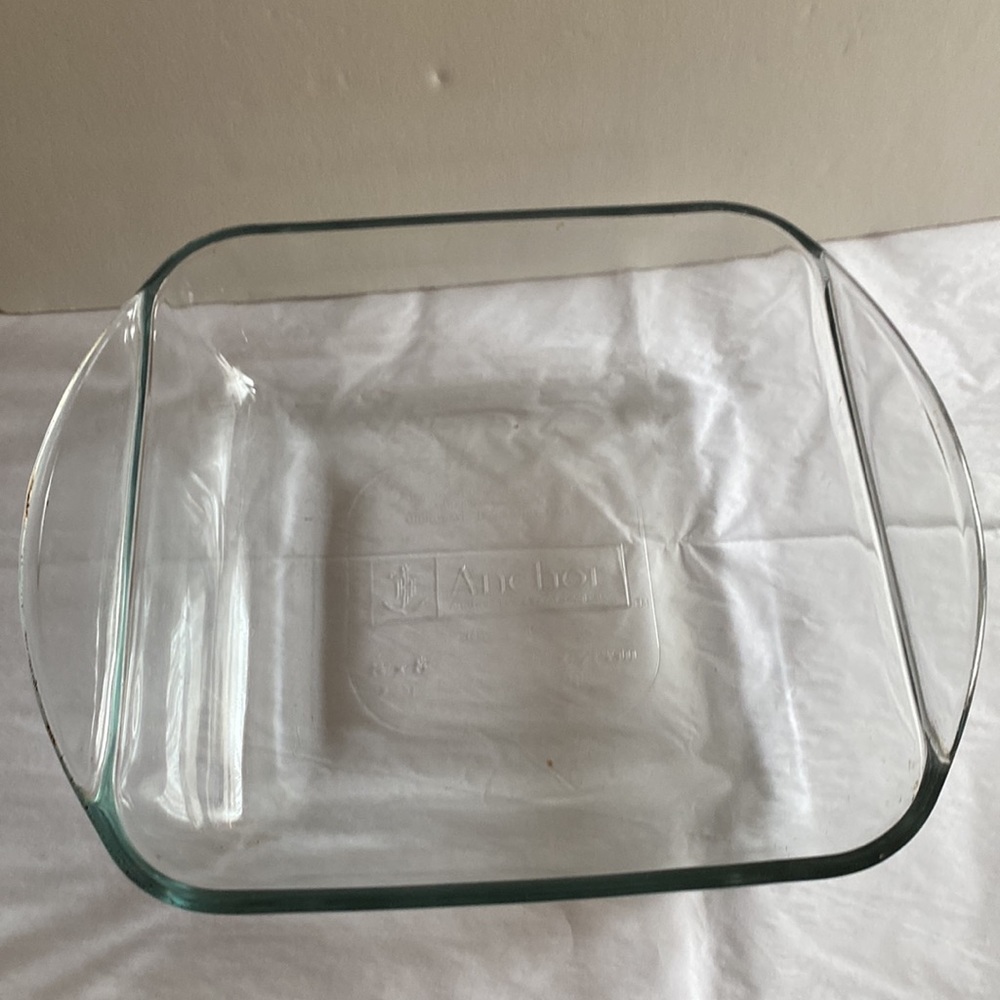 Anchor Hocking 9 by 9 inch glass baking pan